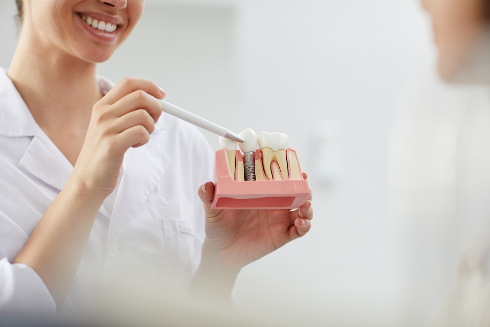 Pot face implant dentar daca am osteoporoza?
